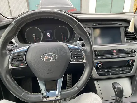 Hyundai Sonata 2015 года за 5 600 000 тг. в Атырау – фото 18