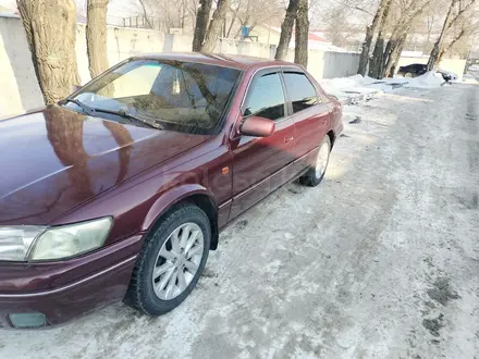 Toyota Camry 1998 года за 3 500 000 тг. в Алматы – фото 4