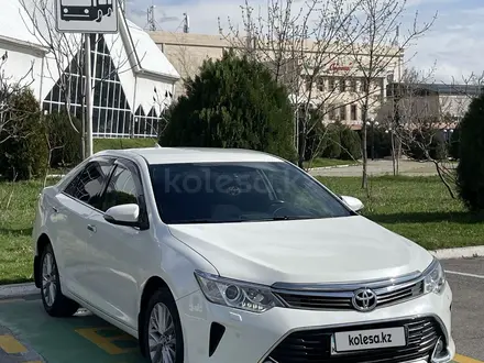 Toyota Camry 2017 года за 12 500 000 тг. в Шымкент – фото 2