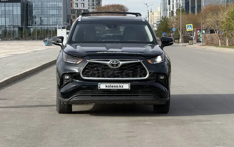 Toyota Highlander 2022 годаүшін17 800 000 тг. в Астана
