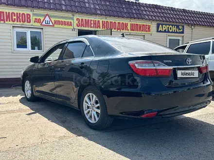 Toyota Camry 2015 года за 10 200 000 тг. в Атырау – фото 2