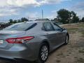 Toyota Camry 2020 года за 8 000 000 тг. в Уральск – фото 4