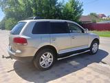 Volkswagen Touareg 2005 года за 3 450 000 тг. в Караганда – фото 4