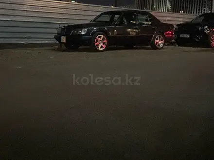 Mercedes-Benz E 320 1993 года за 3 200 000 тг. в Астана – фото 12