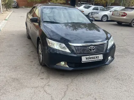 Toyota Camry 2014 года за 10 800 000 тг. в Балхаш – фото 2