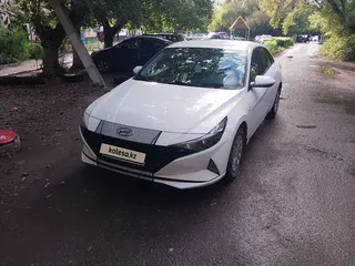 Hyundai Elantra, 2022