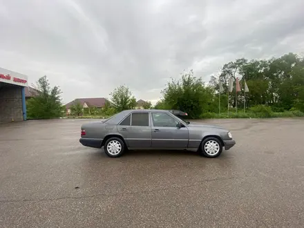 Mercedes-Benz E 200 1994 года за 1 650 000 тг. в Тараз – фото 3