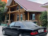 Mercedes-Benz E 320 1998 года за 3 500 000 тг. в Актау