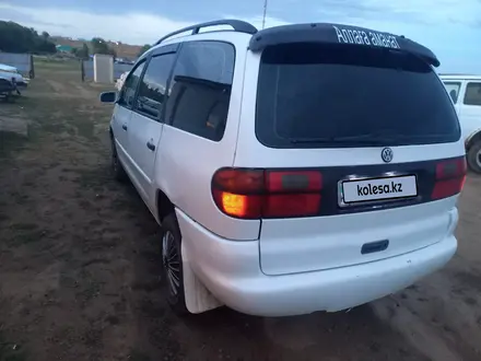 Volkswagen Sharan 1998 года за 1 700 000 тг. в Актобе – фото 5