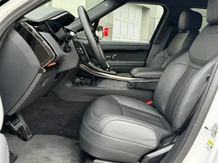 Land Rover Range Rover Sport 2025 года за 86 900 000 тг. в Алматы – фото 15