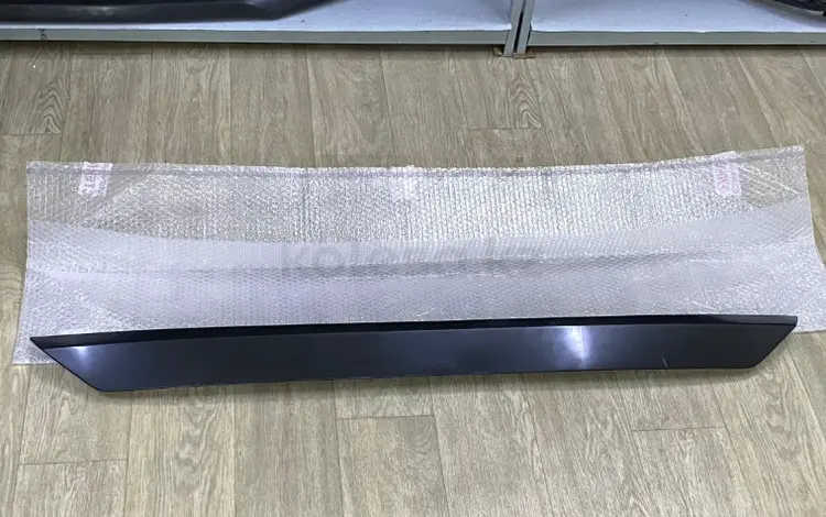 Накладка молдинг крышки багажника Toyota Rav4 2015-2019 за 50 000 тг. в Астана