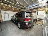 Toyota Land Cruiser 2017 года за 32 500 000 тг. в Караганда – фото 2