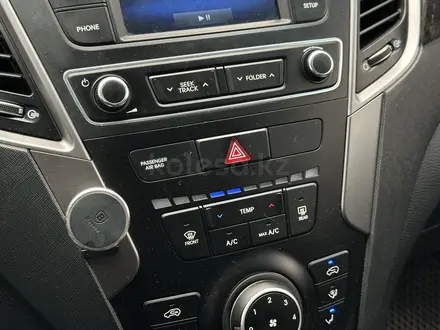 Hyundai Santa Fe 2016 года за 8 900 000 тг. в Атырау – фото 24
