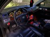 Volkswagen Touareg 2004 года за 5 500 000 тг. в Астана