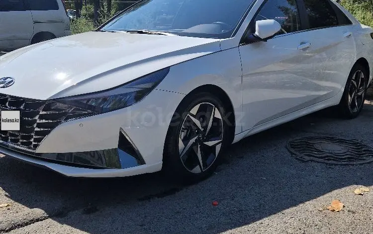 Hyundai Elantra 2022 года за 8 300 000 тг. в Алматы