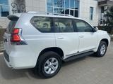 Toyota Land Cruiser Prado 2022 года за 26 900 000 тг. в Актобе – фото 3