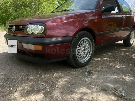 Volkswagen Golf 1992 года за 690 000 тг. в Караганда – фото 2