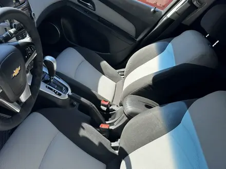 Chevrolet Cruze 2013 года за 2 850 000 тг. в Уральск – фото 30