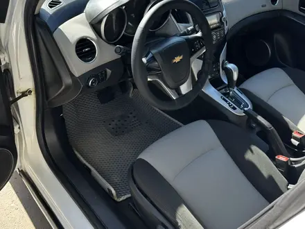 Chevrolet Cruze 2013 года за 2 850 000 тг. в Уральск – фото 35