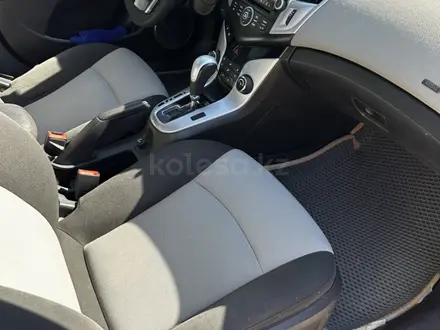 Chevrolet Cruze 2013 года за 2 850 000 тг. в Уральск – фото 47