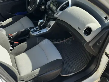 Chevrolet Cruze 2013 года за 2 850 000 тг. в Уральск – фото 49