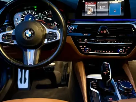 BMW 540 2018 года за 29 000 000 тг. в Алматы – фото 26