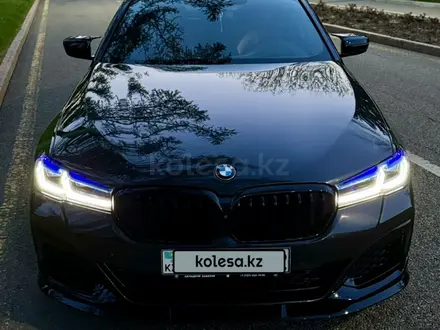 BMW 540 2018 года за 29 000 000 тг. в Алматы – фото 27