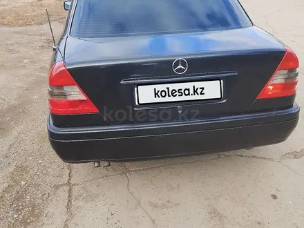 Mercedes-Benz C 200 1995 года за 1 800 000 тг. в Уральск – фото 4