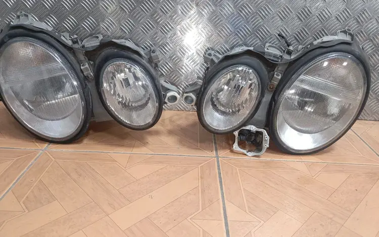 Фара На Mercedes (SLK) W208 купе за 150 000 тг. в Шымкент