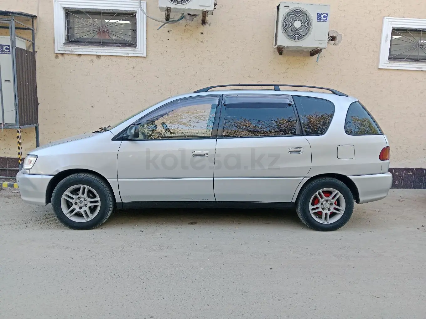 Toyota Ipsum, 1996