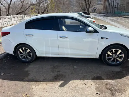 Kia Rio 2018 года за 6 000 000 тг. в Караганда – фото 3