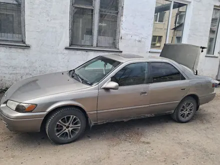 Toyota Camry 1999 года за 2 200 000 тг. в Павлодар – фото 2