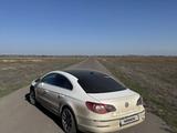 Volkswagen Passat CC 2010 года за 3 000 000 тг. в Атырау – фото 3