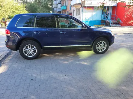 Volkswagen Touareg 2004 года за 5 100 000 тг. в Семей – фото 4