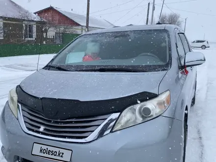 Toyota Sienna 2013 года за 9 300 000 тг. в Уральск – фото 2