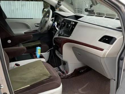 Toyota Sienna 2013 года за 9 300 000 тг. в Уральск – фото 12