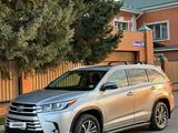 Toyota Highlander 2017 года за 18 500 000 тг. в Усть-Каменогорск