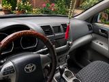 Toyota Highlander 2011 года за 10 500 000 тг. в Усть-Каменогорск – фото 2