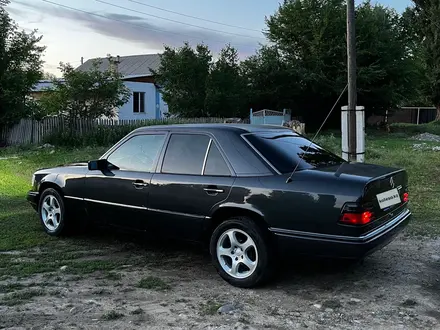 Mercedes-Benz E 220 1994 года за 2 100 000 тг. в Талдыкорган – фото 4