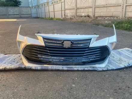 Передний бампер на Toyota Avalon за 25 000 тг. в Алматы