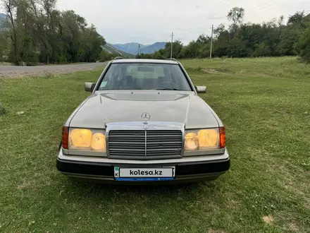 Mercedes-Benz E 230 1988 года за 2 000 000 тг. в Алматы – фото 10