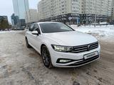 Volkswagen Passat 2021 года за 13 000 000 тг. в Астана