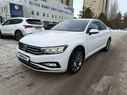 Volkswagen Passat 2021 года за 10 500 000 тг. в Астана – фото 2