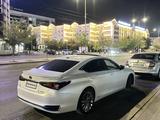 Lexus ES 300h 2020 года за 15 500 000 тг. в Атырау – фото 2