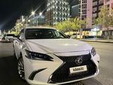 Lexus ES 300h 2020 года за 15 500 000 тг. в Атырау