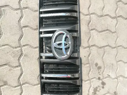 Решётка радиатора на Prado 150 2013 за 1 111 тг. в Алматы – фото 2