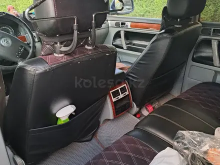 Volkswagen Touareg 2004 года за 4 500 000 тг. в Астана – фото 4