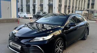 Toyota Camry 2021 года за 15 800 000 тг. в Астана