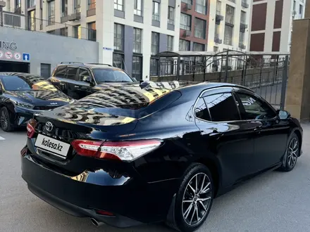 Toyota Camry 2021 года за 16 100 000 тг. в Астана – фото 4