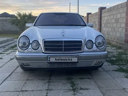 Mercedes-Benz E 320 1998 года за 3 800 000 тг. в Талдыкорган